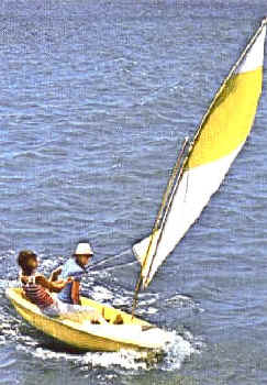 Sunflower 3.3 Sailboat on the lake in Action