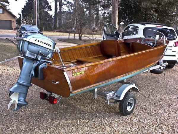 Trailex SUT-500-S carrying a 1957 Whirlwind Wooden Runabout